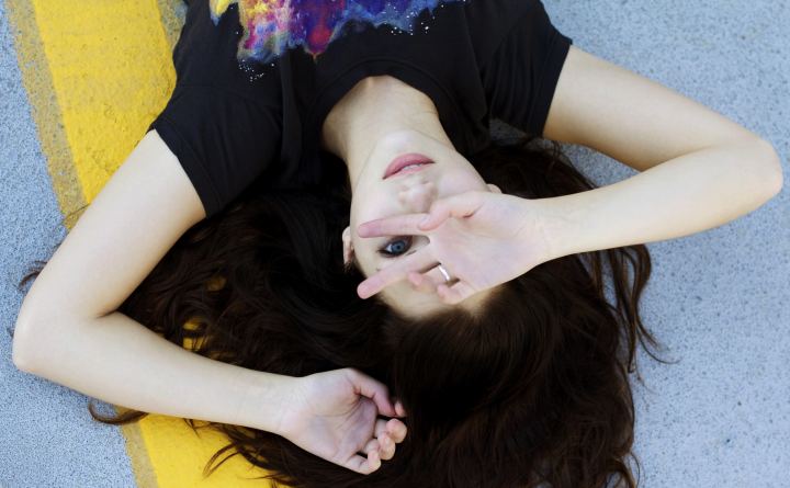 Actress Emily Rudd Lies On His Back